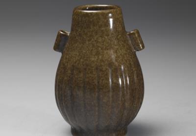 图片[2]-Vase with tubular handles in tea-green glaze, Qing dynasty, Yongzheng reign, 1723-1735-China Archive